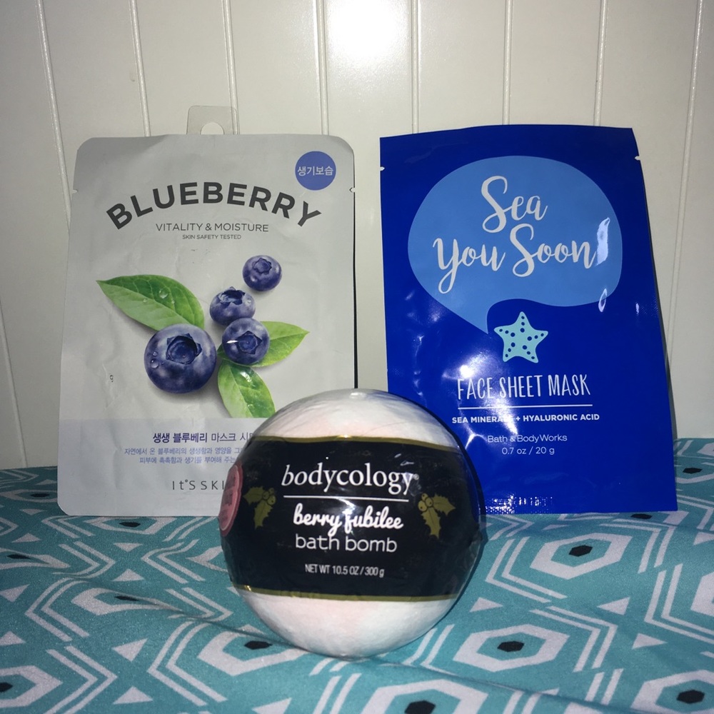🆕 •2 Face Sheet Masks & 1 Bath Bomb•